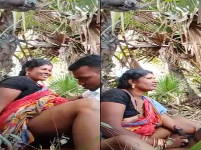 Desi Aunty Sex Outdoor Sex With his Friend Leaked MMS