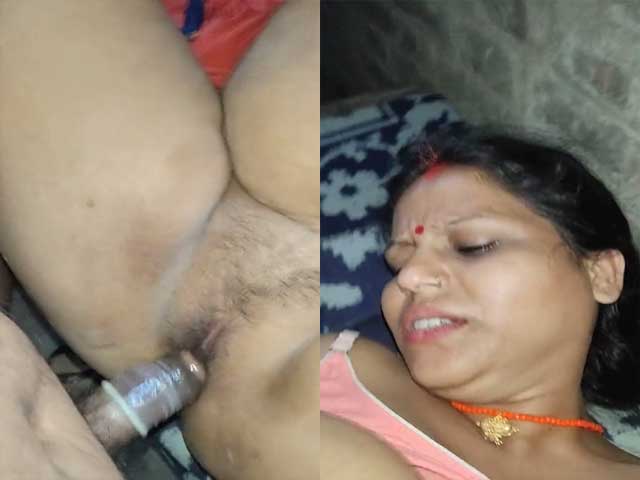 Desi Aunty Sex With His Friend Village sex